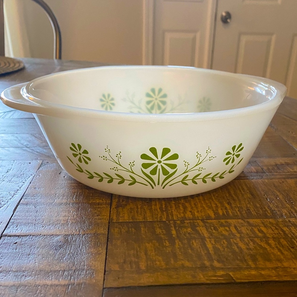 Vintage Glasbake Glass Daisy Milk Glass 2qt Casserole Dish